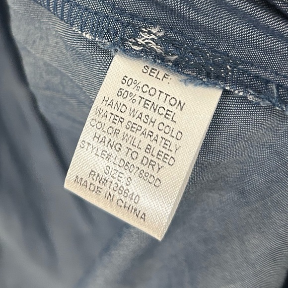 Latiste embroidered chambray maxi dress with side slits - Picture 9 of 11